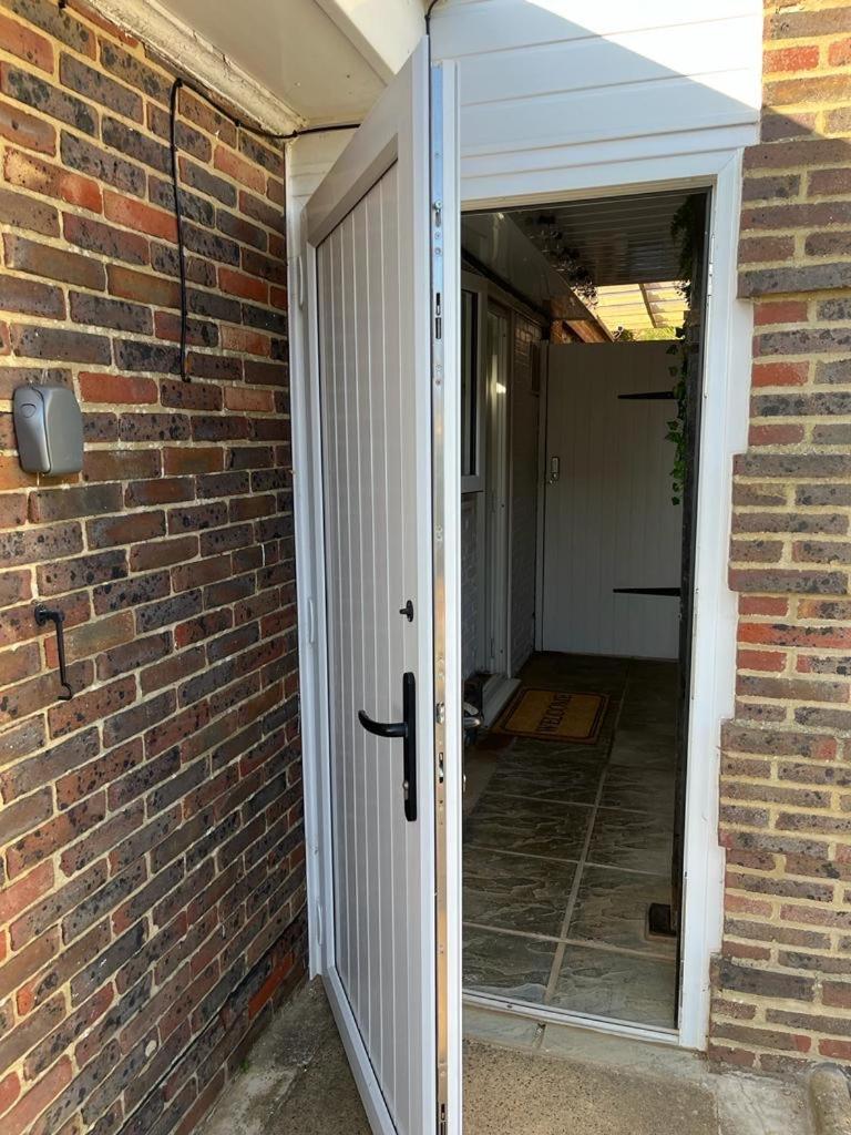 Central Ensuite Guest Unit With Ac And Free On-Street Parking Brighton Exterior foto